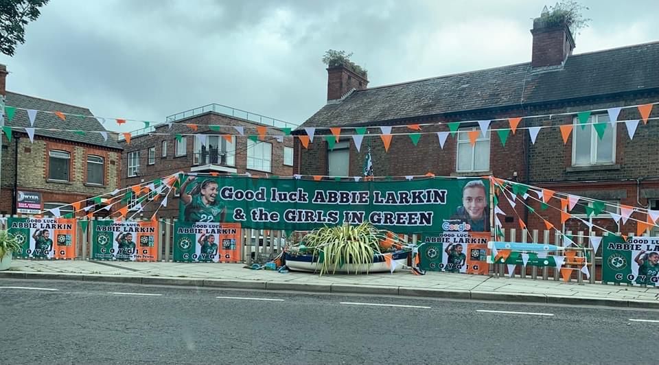 📍 Ringsend, Dublin

Incredible support for their own Abbie Larkin and the WNT in Dublin 💚

Post your photos from across the country showing your support for the girls in green 🇮🇪