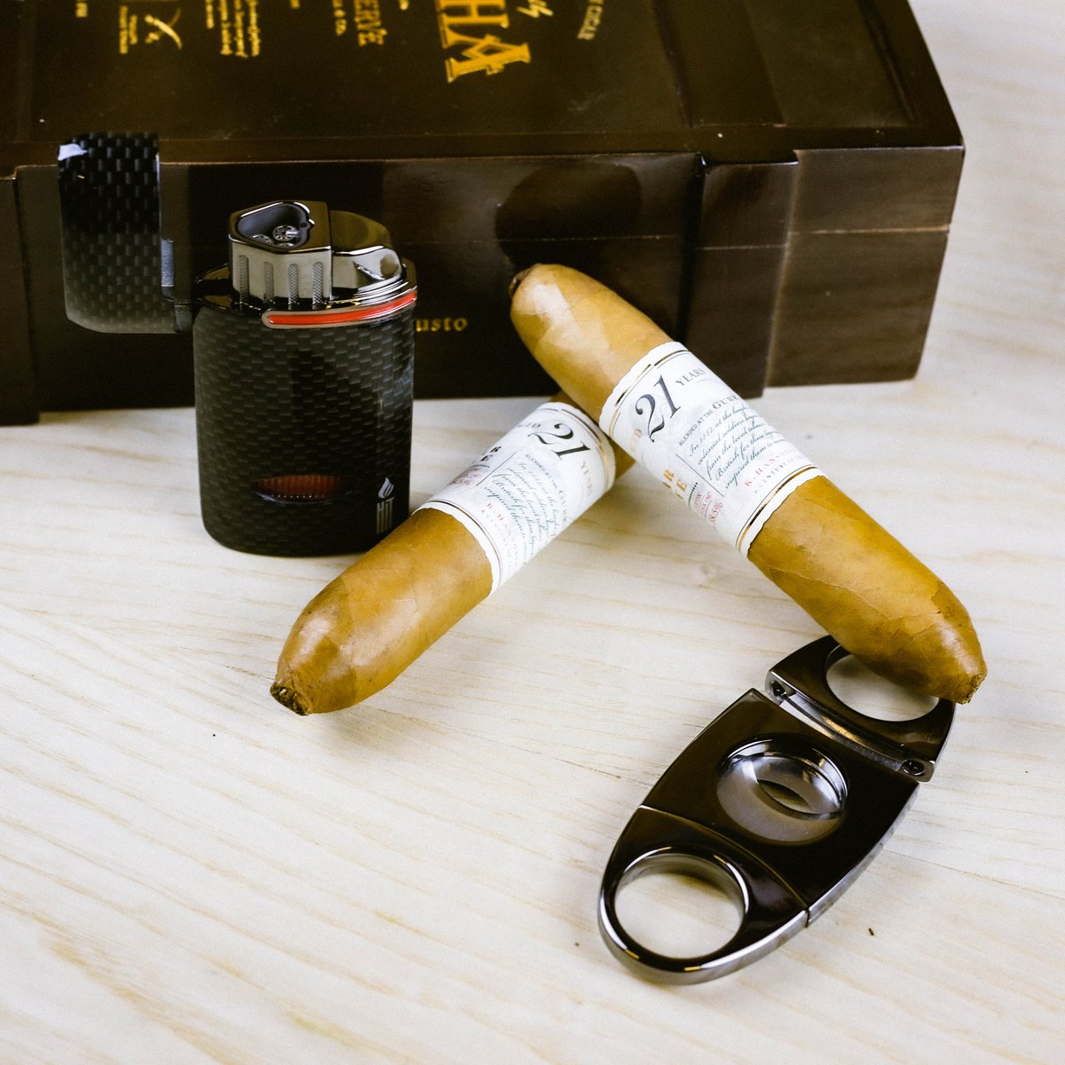CasaOffCuba's tweet photo. Gurkha 21 Year Cellar Reserve é um testemunho do tempo e da dedicação à arte da degustação. Com uma herança rica e tradição centenária, essa peça emana uma aura de elegância. 

#Tradition #casaoffcuba #aficionado #taste #smoking #Gurkha  #Gurkha21Year #Gurkha21YearCellarReserve https://t.co/x9xHzHCjh3