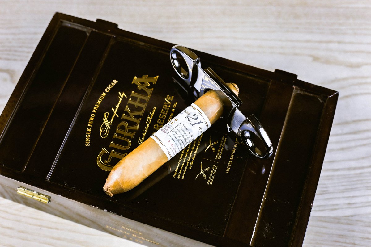 CasaOffCuba's tweet photo. Gurkha 21 Year Cellar Reserve é um testemunho do tempo e da dedicação à arte da degustação. Com uma herança rica e tradição centenária, essa peça emana uma aura de elegância. 

#Tradition #casaoffcuba #aficionado #taste #smoking #Gurkha  #Gurkha21Year #Gurkha21YearCellarReserve https://t.co/x9xHzHCjh3