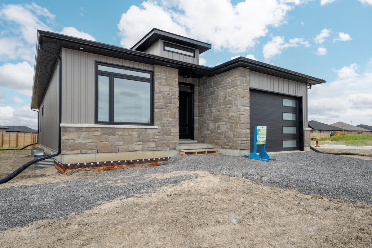 2022's Builder of the Year, @frontierquinte has nine new homes in Phase 9A of Potters Creek community located in the west end of Belleville. 

Ask us for  more below about Potters Creek and view currently available homes.

📸 @onelookrealestate