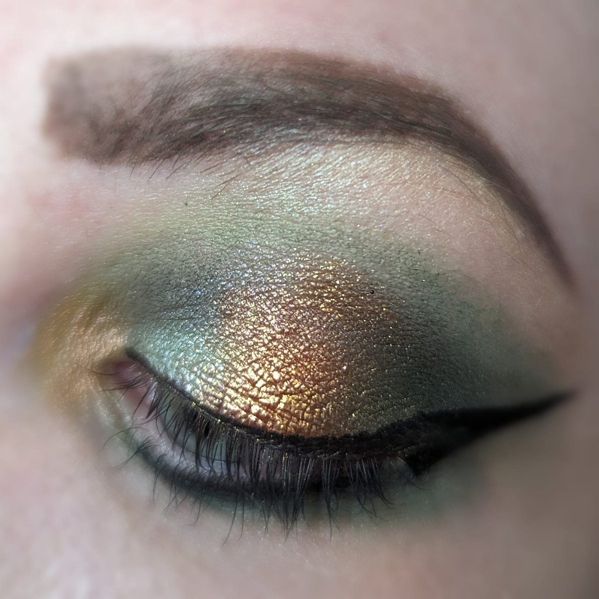 aromaleigh's tweet photo. Gorgeousness from Midian Spectra featuring Amanita color shifting shadow! Use her code MIDIAN15 to save 15% off on your order 🧡 https://t.co/oVJTNodCgE https://t.co/QkeiQMKlIg