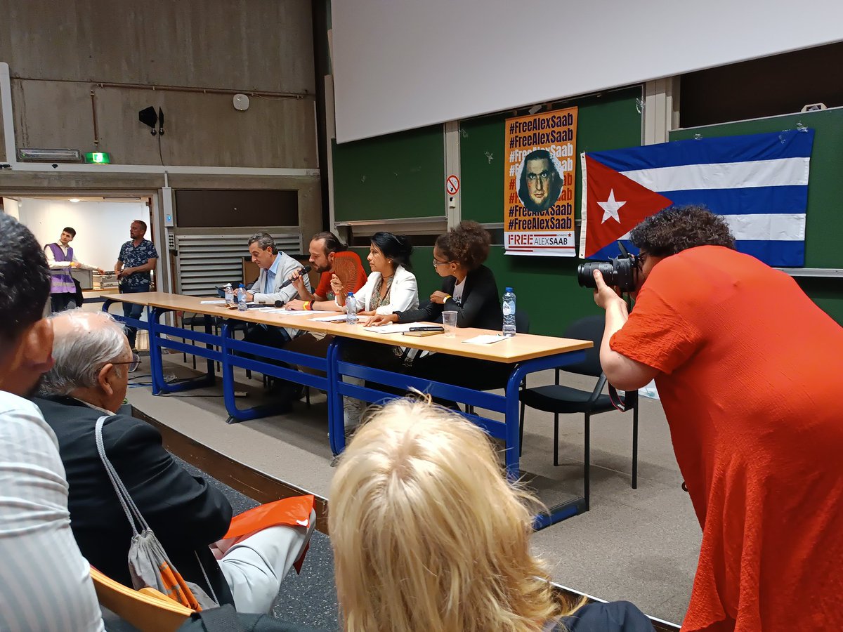 lazarito89sitvc's tweet photo. Cumbre de los pueblos condena bloqueo de Estados Unidos contra #Cuba. Más de 160 organizaciones respaldan que se levanten las políticas que impiden el pleno desarrollo económico de la nación. @CanalCaribeCuba @CumbrePueblos23 https://t.co/FsKzwDt491