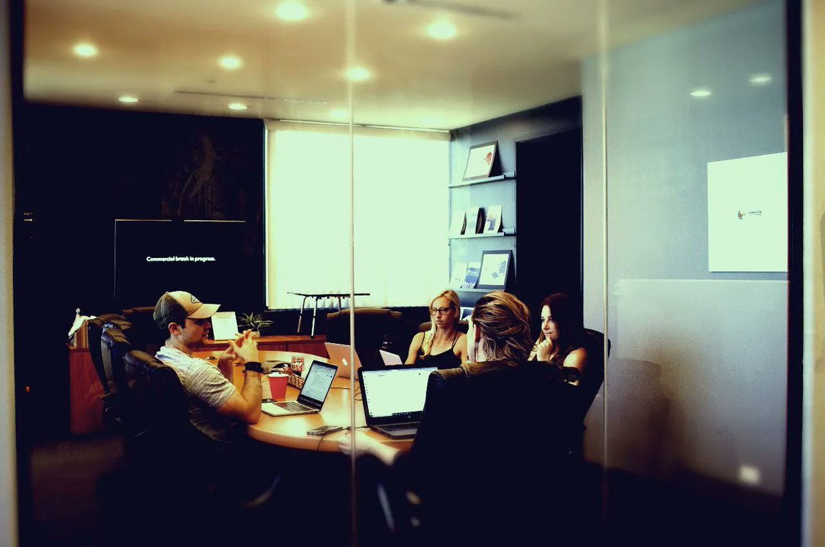 HelloSunbren's tweet image. Les avocats ne sont pas épargnés par les cyberattaques et la protection des données sensibles est devenue un enjeu crucial. Quels sont les risques cyber encourus par les avocats et comment s&apos;en protéger ?
#avocats #cyber #ANSSI
buff.ly/44m9eeZ