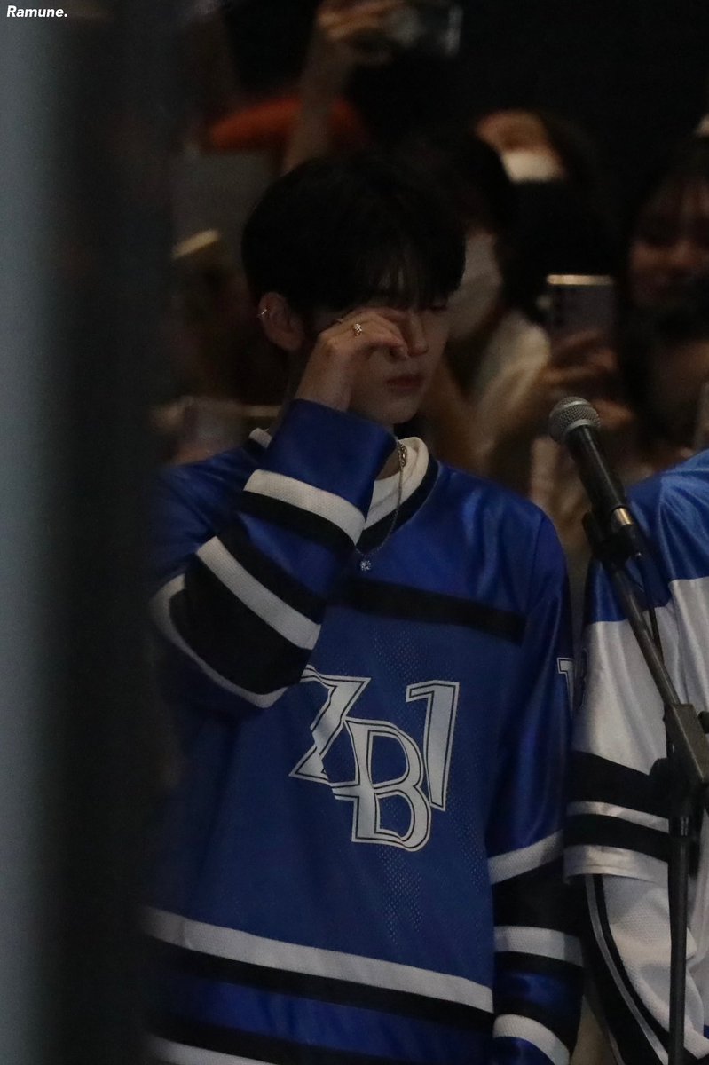 Ramune_hyj's tweet photo. 230718 THE SHOW 퇴근 PRE

#한유진 #HANYUJIN #ハンユジン
#제로베이스원 #ZEROBASEONE #ZB1 https://t.co/nnDSPInTn2