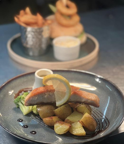 TheBBDirectory's tweet image. 🌟 The Shoulder at Hardstoft is a charming 300-year-old coach house perfect for a relaxing getaway.
Planning a celebration? The function room is ideal for corporate events or social gatherings.
thebandbdirectory.co.uk/13717 
#Accommodation #FunctionRoom #Chesterfield #Derbyshire