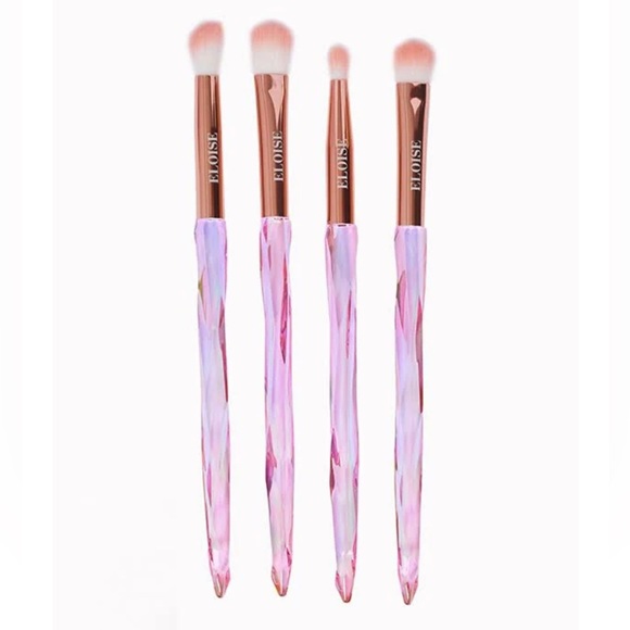 venusrus's tweet photo. So good I had to share! Check out all the items I'm loving on @Poshmarkapp #poshmark #fashion #style #shopmycloset #sephora: https://t.co/FgetzS8FHy https://t.co/7uxecZIxf5