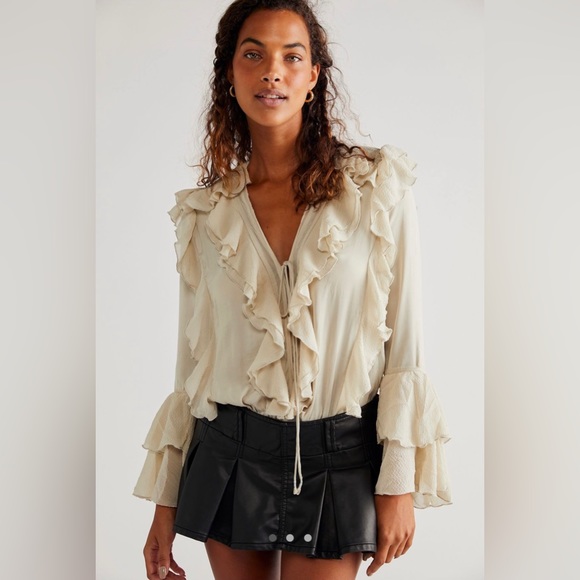 RetrosaurusRex's tweet photo. So good I had to share! Check out all the items I'm loving on @Poshmarkapp #poshmark #fashion #style #shopmycloset #freepeople: https://t.co/yfUqyhUJlc https://t.co/ykmDWZ8veG