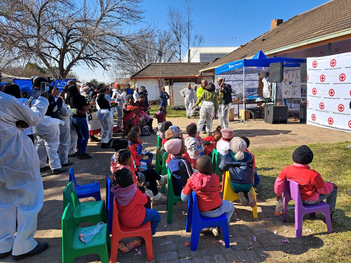 RedcrossSa's tweet photo. SARCS Gauteng proudly hosts @Eskom_SA CSI and its strategic partners for a special Mandela Day collaboration! it has chosen SARCS as their CSI project, uniting for a common cause. Together, we embody the spirit of #MandelaDay, making a positive impact in our communities https://t.co/3DAzZLYSxJ
