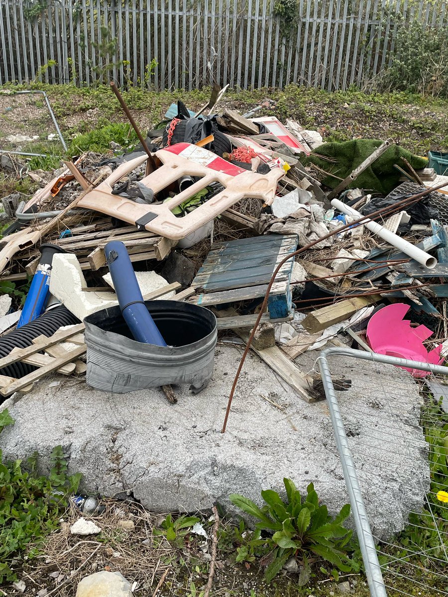 Kenn_Kniff's tweet photo. @VOGCouncil Please can you shed some light in this area of the Island overflow carpark and who is responsible? Local kids understandably attracted to mess and are playing there! https://t.co/LsNo3k5R9O