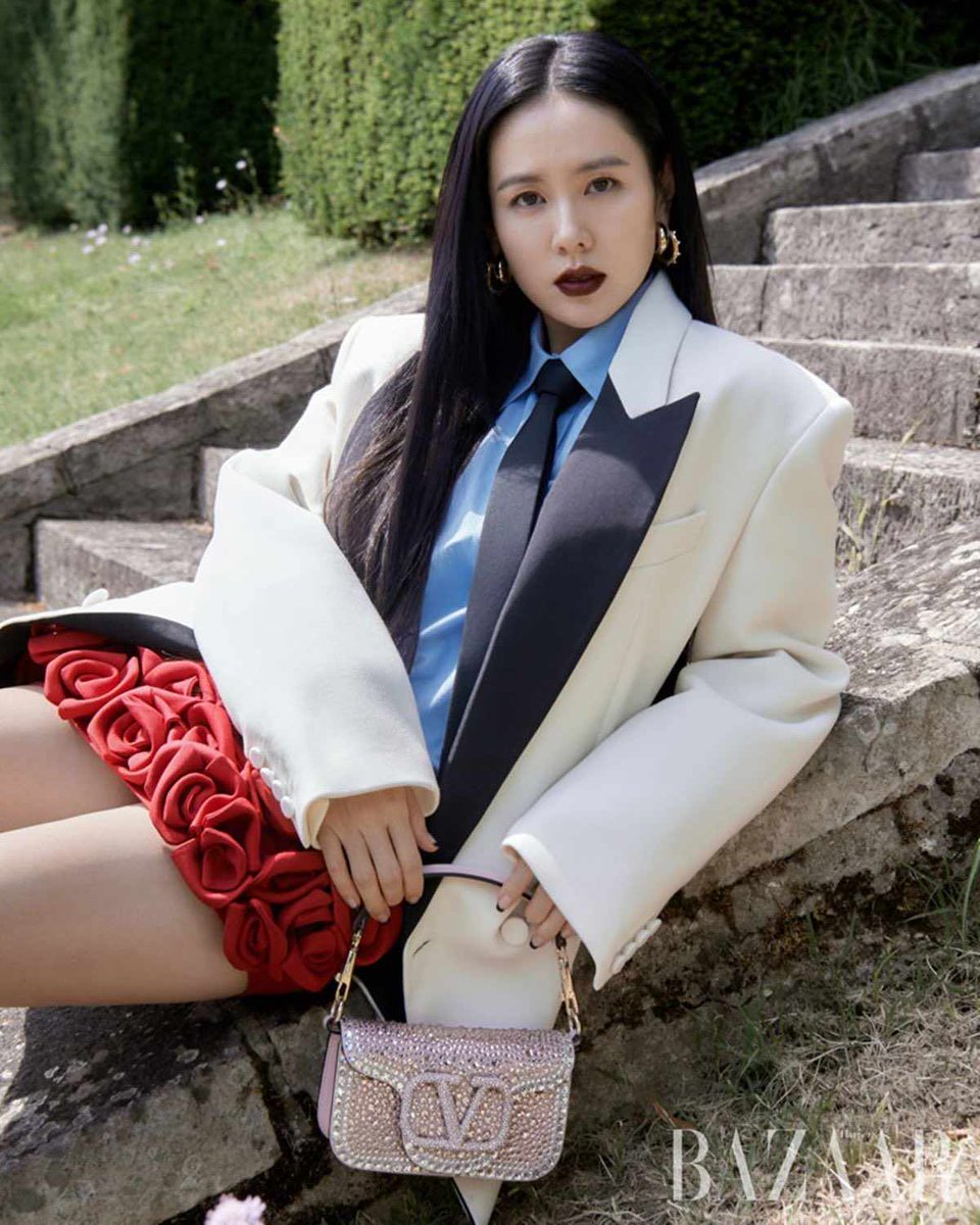 fabmotherJ's tweet photo. #SonYeJin,  the wife of #HyunBin 😱😱😱

That's the tweet! https://t.co/TkrCBM8aWh