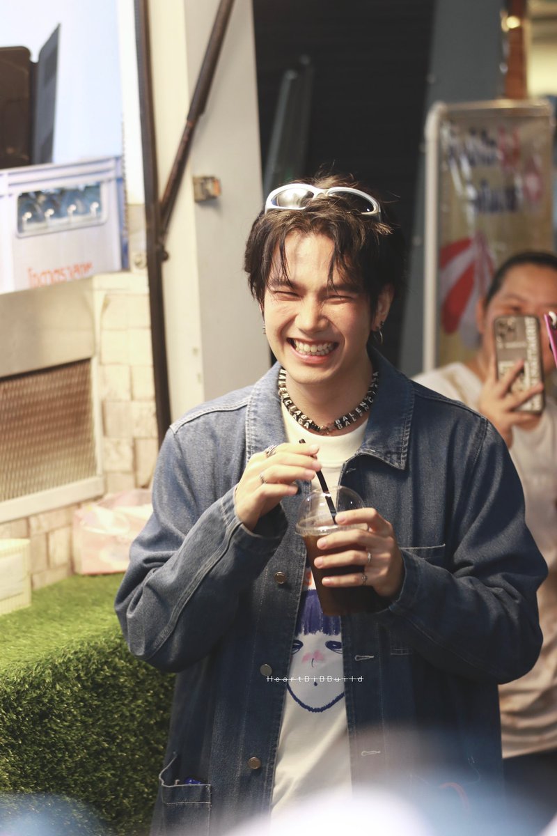 bbddgift_sa's tweet photo. รู้จักคนของบิวมั๊ย บียัวร์และบัวมันโคตรเก่ง มาปั่นเทรนตอนเย็นกันนนน มาจ้ะคนเก่ง สู้ๆมั๊ยยย

ETERNITY WITH BUILD

#BYLxBuild4rever 
@JakeB4rever https://t.co/xqa8tfOeI6