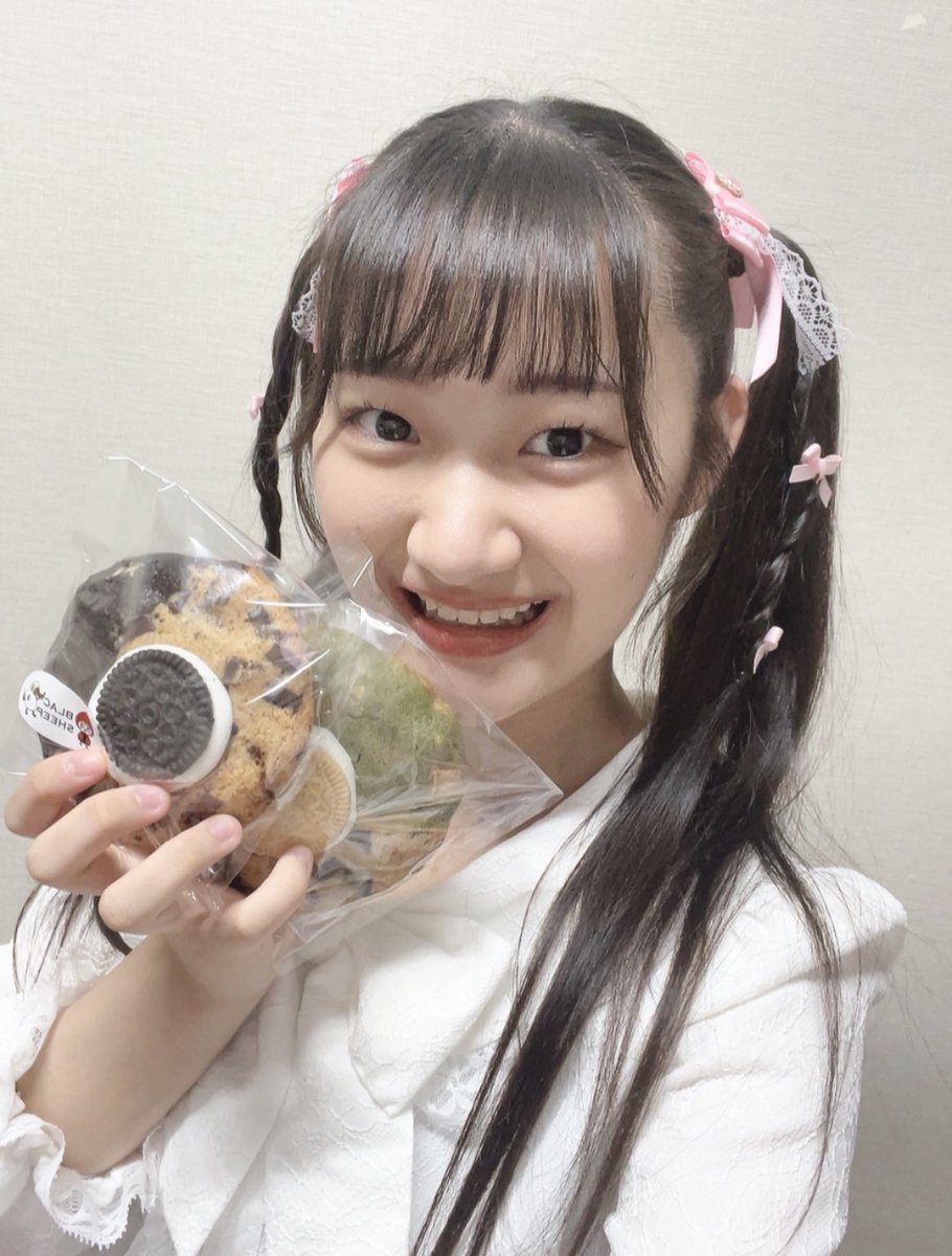 serena_kobe's tweet photo. クッキーのお店も行きました🍪
とても大きくてすっごくおいしかったです😆
恐竜もいたー!
#BLACSHEEP #クッキー #岡山 #アイドル #純白のプルメリア https://t.co/7xKC5n3POC