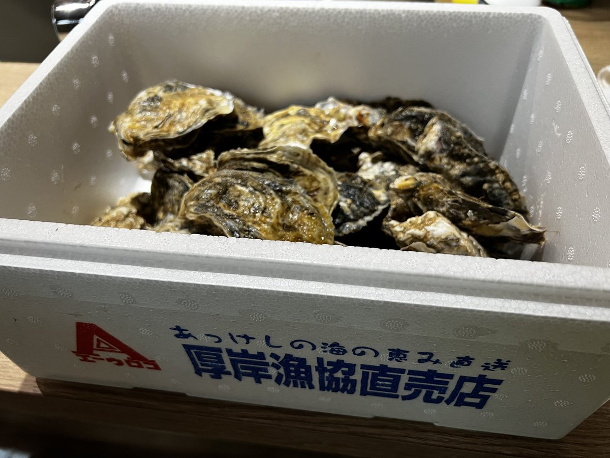 famy2000s's tweet photo. おつかれさまです。
厚岸の牡蠣と花咲カニをお土産にいただいたので、今夜は牡蠣グラタンと鉄砲汁にしてみました。
いただきます(๑･̑◡･̑๑) https://t.co/73WKi1kSSB