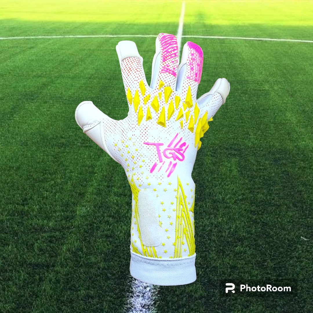 NEW GLOVE DROP 🔥🔥🔥

TGS are proud to introduce our latest gloves.  
Cut - T cut negative
Injected punch zone 
Adult palm- 4mm Contact Latex
Junior palm - 4mm Giga grip latex.

Message if interested please.

#goalkeepergloves #goalkeeper #goalkeepers #goalkeepertraining