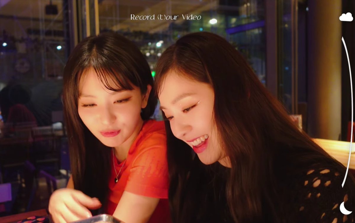 Seulrenejpeg_'s tweet photo. me and who 🤕 https://t.co/h9WGrViZeD