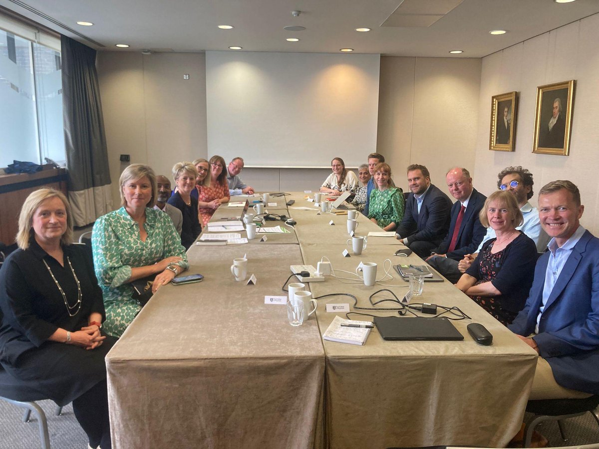 Today we hosted a private roundtable on healthcare sustainability & climate change. Thank you to all who contributed to the important discussion on what medicine & healthcare systems can do to mitigate the effects of climate change and embed sustainability into medical practice.