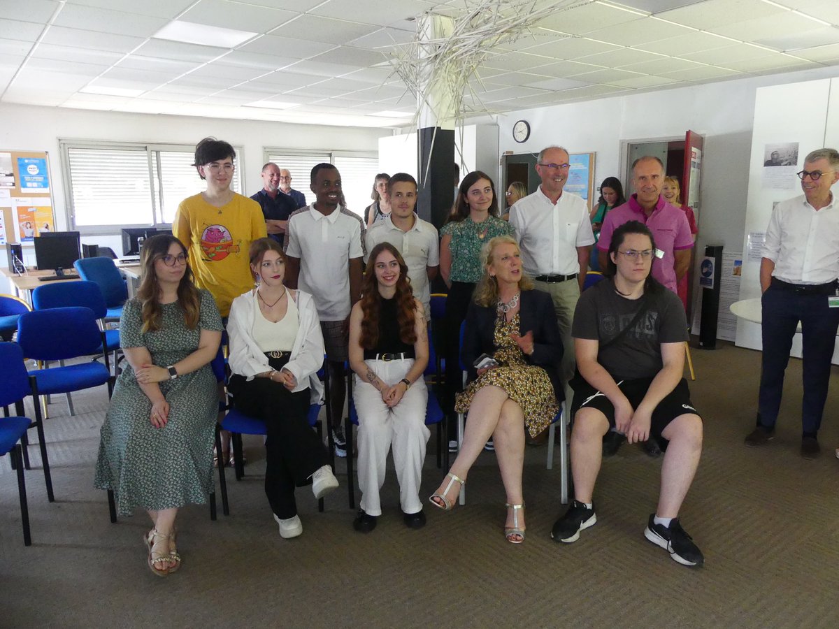 15 mois après son lancement, le contrat d’engagement jeune #cej montre son efficacité ! Des jeunes accompagnés par @MLCrolles et @poleemploi_ara ont témoigné de leur parcours à la @MLCrolles en présence de Madame CENCIC secrétaire générale adjointe <a href="/Prefet38/">Préfète de l'Isère 🇨🇵🇪🇺</a> de la #DDETS