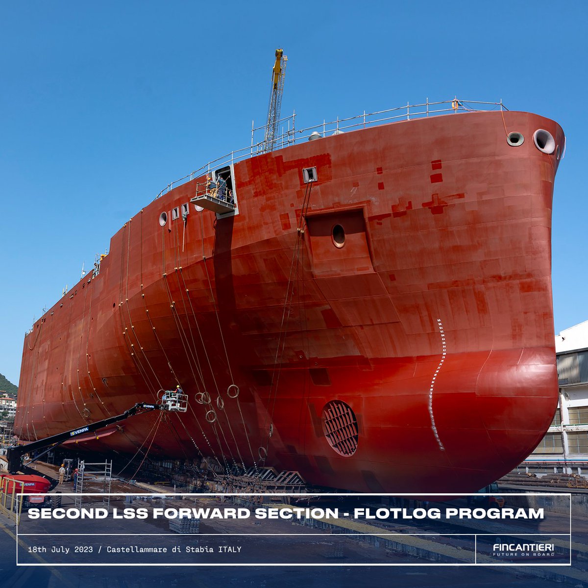 Fincantieri's tweet photo. The second #LSS (logistic support ship) forward section for Chantiers de l’Atlantique was launched today 🚀 at the Castellammare di Stabia (Naples) shipyard. The unit was ordered under the #FLOTLOG program destined to the @MarineNationale.
A tribute to all our #workers of Fincantieri who have contributed to creating this extraordinary masterpiece! 💪👷♂️👷♀️
#Fincantieri
#FutureOnBoard ⚓🛠️🌊