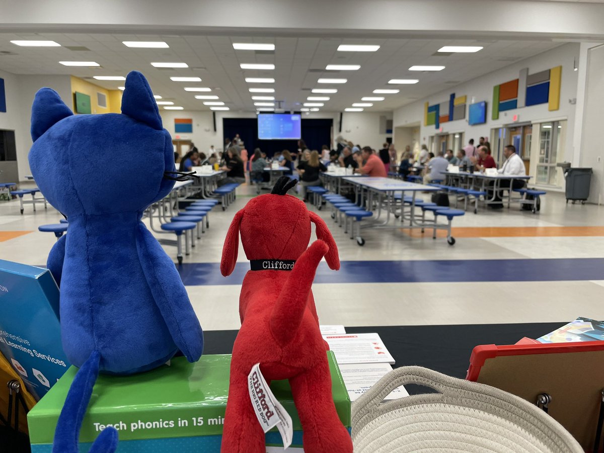 Pete the Cat, Clifford and I are so excited to support <a href="/Manateeschools/">School District of Manatee County</a> Leadership Meeting for Day 2! 
#scholastic #leadership #k12 #literacy