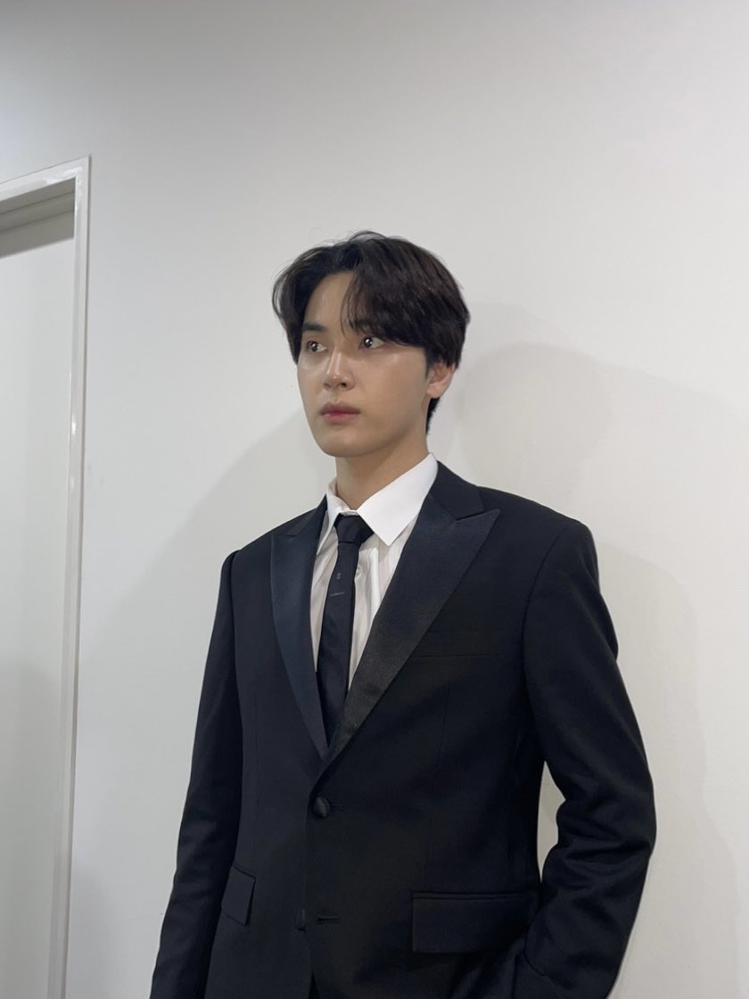 joehaknyeon's tweet photo. The taste that I have is obviously higher than anyone else. 🖤 https://t.co/NmcEkvO0wm