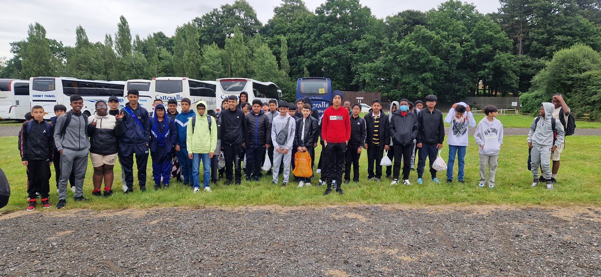 We have arrived at Drayton Manor 🙌 <a href="/ChallneyBoys/">Challney Boys</a> <a href="/markmailer/">Mark Mailer</a> <a href="/AkemanCHSB/">Akeman House</a> <a href="/FosseHouse_CHSB/">FosseHouse</a> <a href="/WatlingHouse/">Watling House</a>