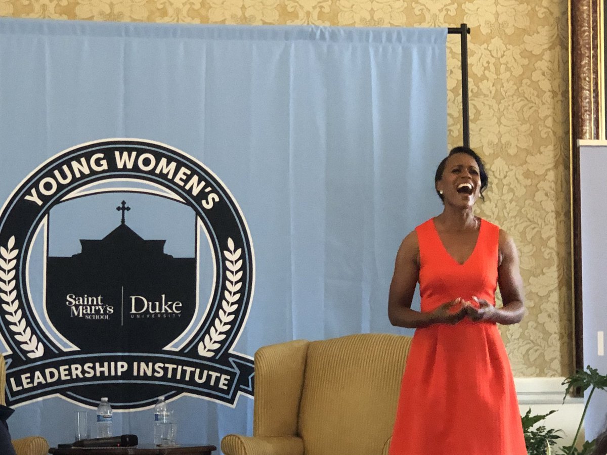 We launched our inaugural Young Women’s Leadership Institute @SaintMarysNC ! Ss started their leadership morning w/ @DukeU prof Dr. Molly Goldwasser and ended the day hearing from Broadway star @nikkireneesings. She shared her story, journey and her gift of song. Great kick off!