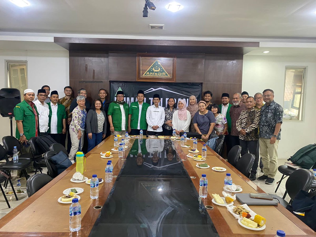 Pimpinan Pusat GP Ansor menerima kunjungan silaturrahmi Dialogue Centre (Pusat Dialog), sebuah organisasi progresif di Singapura.

Organisasi yang terdiri dari dosen, peneliti, jurnalis, aktivis sosial, pemimpin NGO antaragama, dan para pelajar ini diterima langsung oleh Sahabat