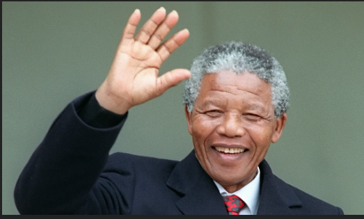 _Ndong_'s tweet photo. Un día como hoy (18 de julio de 1918) nació #NelsonMandela, un incansable revolucionario contra el #apartheid y defensor de los Derechos Humanos. https://t.co/3lRaQiGJlF