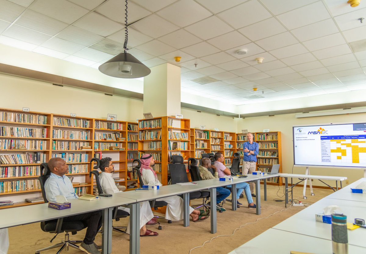 يستكمل فريق مبادرة برنامج الاستكشاف المسرع لليوم الثالث على التوالي برنامج ورشة العمل التفاعلية لدليل الاستكشاف مع الشريك الفني GC-MSA، حيث تم استعراض ومناقشة منهجية وطرق التخريط الجيولوجي بكافة المقاييس بالإضافة الى المسح الطبوغرافي. <a href="/NIDLP_2030/">برنامج تطوير الصناعة الوطنية والخدمات اللوجستية</a>