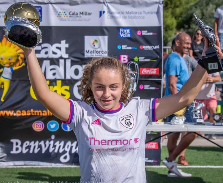 Info_Real_'s tweet photo. ✅ Los fichajes ya confirmados del cadete femenino.
- Aitana Caballero ( centrocampista ) del Atlético de Madrid.
- María Valladolid ( delantera ) del Madrid CFF.
- Lucia Campos  ( portera ) del Unión Adarve. https://t.co/8UicVtvzPD