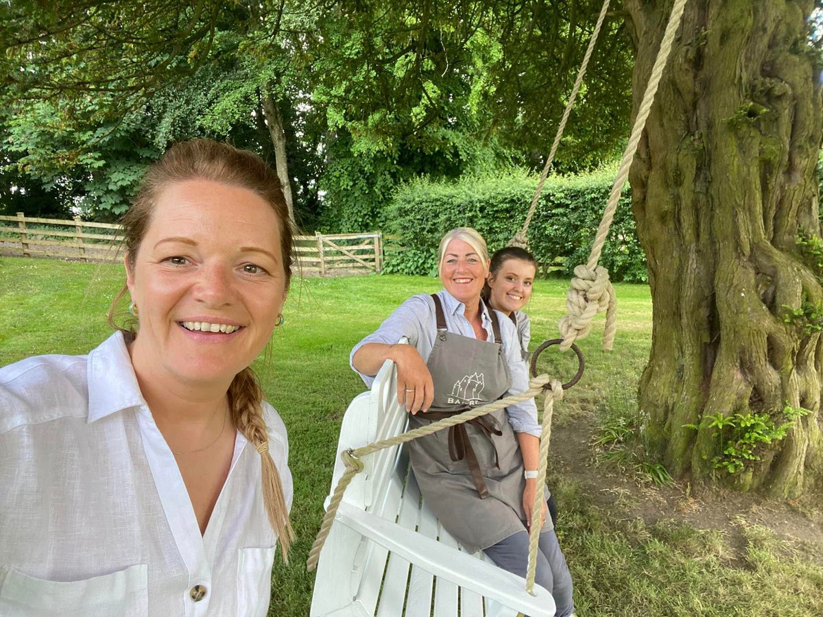 Girls just wanna have sun... 🌞🍸The Barra Bar team enjoying a quick breather before serving the sauvignon &amp; Smirnoff!