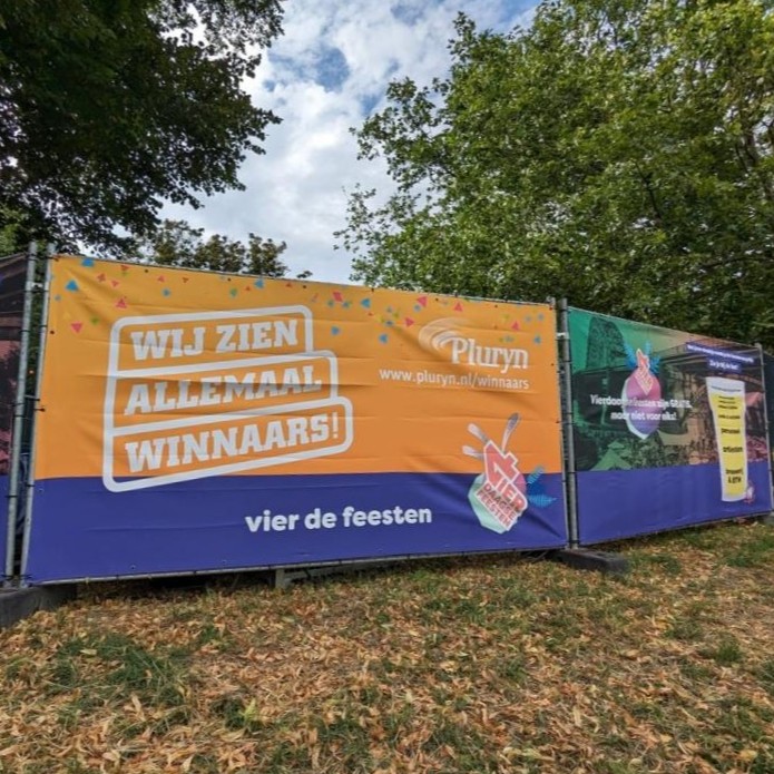 Heb jij Pluryn al gespot tijden de Nijmeegse Vierdaagsefeesten? Want of je nou het NS station uitloopt richting de binnenstad, het Kronenburgerpark bezoekt of uit je dak gaat bij Matrixx at the Park; overal kom je Pluryn tegen. #wijzienallemaalwinnaars