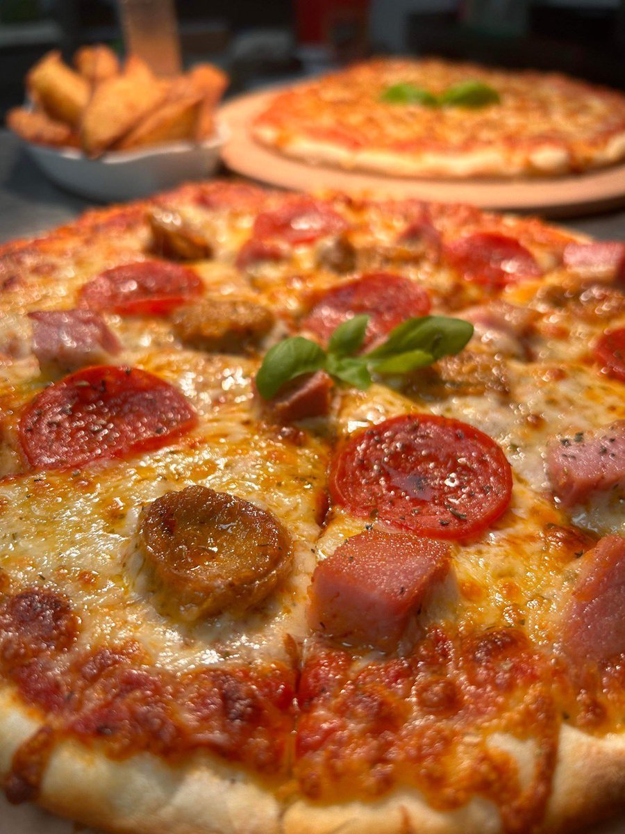 WestRidingLRR's tweet photo. Our freshly made pizzas are served everyday until 7pm.
#fresh #madetoorder #everyday #margarita #mightymeaty #cheese #amazing #filling #eatin #takeaway https://t.co/PNVd1IFMNp
