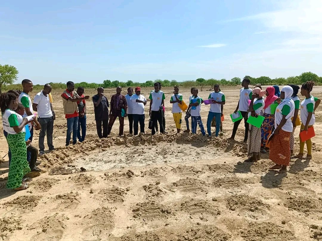 MoussaSanfo18's tweet photo. Visite terrain dans nos site de récupération des terres dénudés
#APEDR
#INADESformation
#Clubsverts
#CESDRS
#Passoré
#Pognango https://t.co/JkALR4LWE5