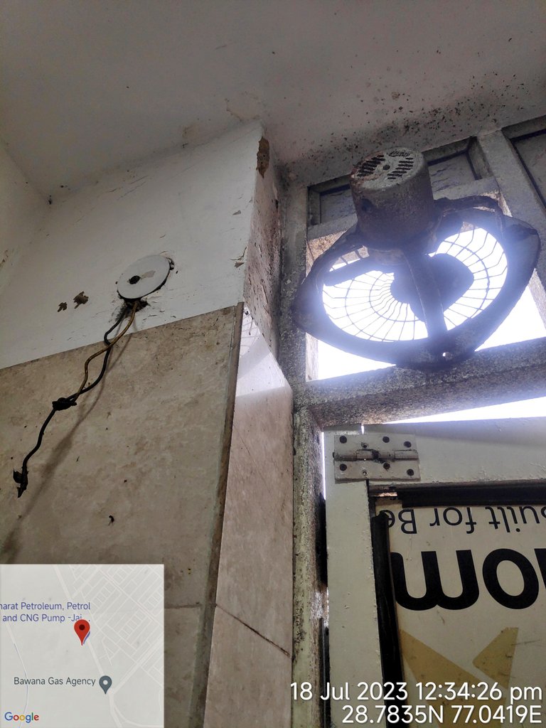 जन सुविधाओं की ऐसी खस्ता हालत सिर्फ <a href="/BPCLimited/">Bharat Petroleum</a> पर ही देखने को मिलती है। ये श्रेय सिर्फ सीनियर मैनेजर (रिटेल)श्री निरंजन कुमार को जाता है। <a href="/PetroleumMin/">Ministry of Petroleum and Natural Gas #MoPNG</a> बेहद निंदनीय स्थिति।