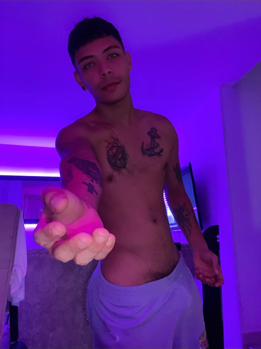 juancrayo_01's tweet photo. Toma mi mano vamos a dar una vuelta 🧸
.
.
.
.
.
.

#love #instagood #fashion 
#photooftheday #instagram #art
#photography  #latinos #latin #latino #onlyfans #baby #goodvibes #chaturbarte #viral #foryou #sfs  #instagramers https://t.co/9HuYciHulu
