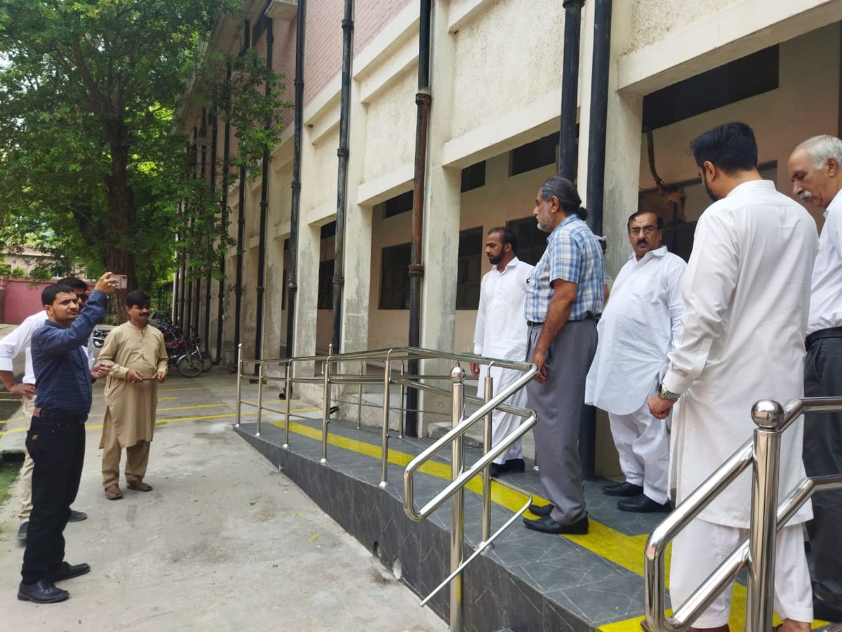 CHIP38434188's tweet photo. CHIP partnered with TEVTA to modify an existing training center accessible for persons with disabilities to become economically self-sufficient. The building was inaugurated at GTTI Gulberg by Mr. Tahir Afzal, Director of the TEVTA Secretariat Lahore. @futuremakerkids @UNICEF https://t.co/j4UZwd2Sez