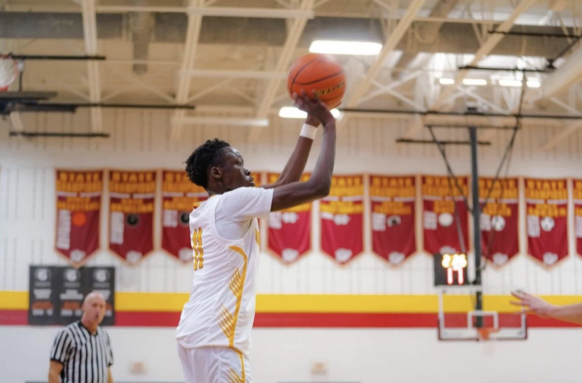 Rider_Hoops's tweet photo. 💥Player Spotlight💥

Name: Garang Kuol
Grade: Senior 
Position: SF, PF

Garang is a long, athletic wing that can score in a variety of ways. He uses his length and athleticism to finish over defenders. He’s got a high IQ that will make him an excellent college player!! https://t.co/Llg4ntrDC8