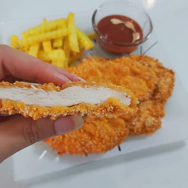 PvCookingCom's tweet image. Savor the taste of Germany in your own kitchen with our Chicken Schnitzel Recipe 🍽️😍 Explore this delightful journey here 👉amazecooking.com/797-chicken-sc… #AmazeCooking #ChickenSchnitzel #GermanCuisine #CookingAtHome #FoodLover