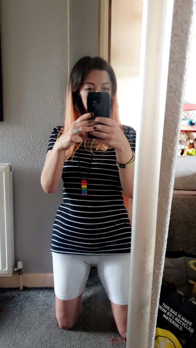 My #OOTD to do housework and hang this mirror. #DiY #OOTDatHome #iCanDoThis https://t.co/QfOuVUNjDo<a href="/tag/ootd"class="tags">#OOTD</a><a href="/tag/diy"class="tags"><span>#diy</span></a><a href="/tag/icandothis"class="tags"><span>#icandothis</span></a><a href="/tag/ootdathome"class="tags"><span>#ootdathome</span></a>