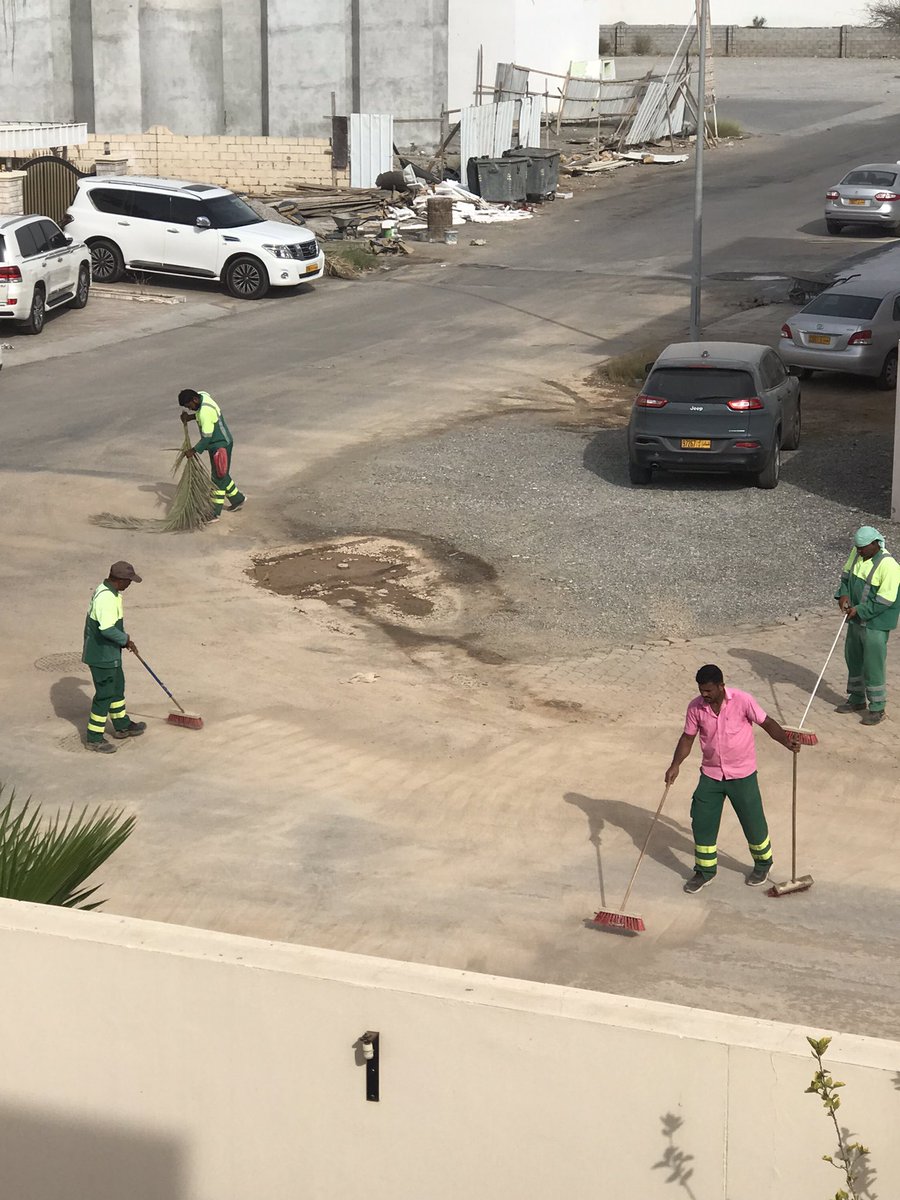 salmanmax2012's tweet photo. ألف شكر ل@M_Municipality على سرعة الاستجابة وجهودها في تنظيف الطين والاتربة التي خلفتها @nama_service بعد تصليح تسرب الماء دون نظافة المكان https://t.co/kIePFA6lOK