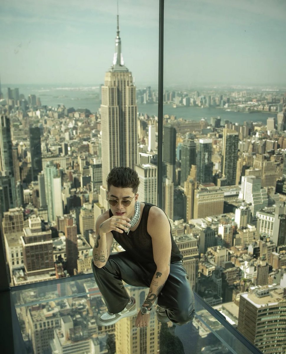 <a href="/mariobautista_/">MB</a> para <a href="/MADMENMagazine/">MADMENMAG</a> 😮‍💨😮‍💨😮‍💨😮‍💨😮‍💨

📍: NEWYORK CITY 
📸: Bermudezbytheway (ig 👉🏻 instagram.com/p/Cu1fRzsti4z/… )
📰entrevista con portada: madmenmagazine.com/mario-bautista…