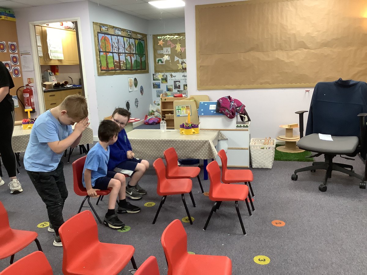 StAgnesRecClass's tweet photo. The children practising their genuflect into church today. #stagnesre https://t.co/Nhl7AISf5i
