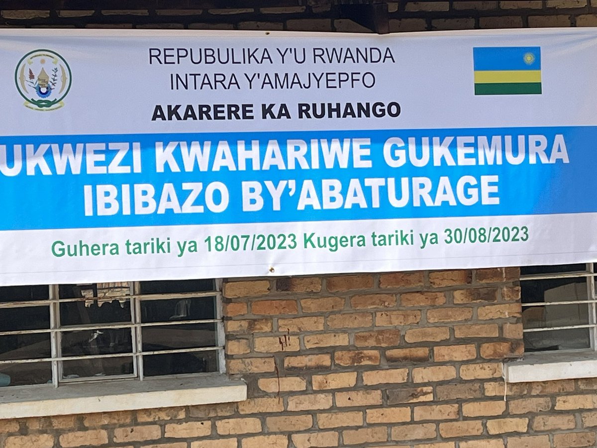 valencesh's tweet photo. Mu @RuhangoDistrict twishimiye gutangiza gahunda y’iminsi 40 YIHARIYE yo gukemura ibibazo by’abaturage. Gutangiza igikorwa ku mugaragaro byabaye kuri uyu wa 18/07/2023, tuzasoza kuwa 30/08/2023. Buri wese ufite ikibazo tuzajya duhurira ku Murenge atuyemo. Karibu https://t.co/Ara5q4KJfu
