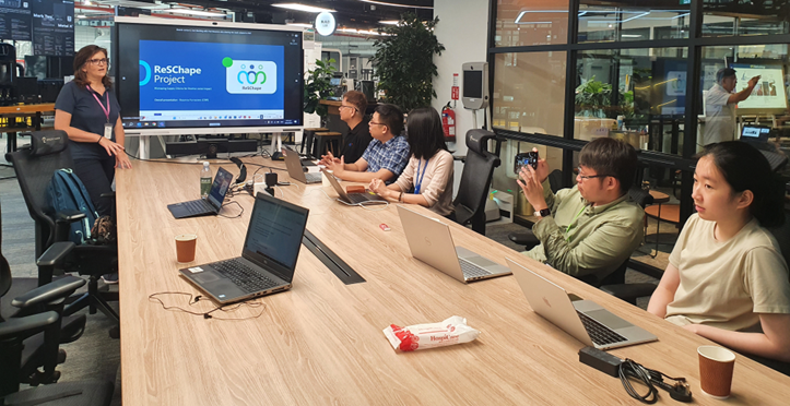 La ricercatrice <a href="/IeiitC/">CNR-IEIIT</a> Rosanna Fornasiero in visita al centro A-STAR a Singapore <a href="/ASTARsg/">A*STAR</a> con i ricercatori dei dipartimenti SIMTECH e ARTC, per parlare di gestione #SupplyChain, #ClosedLoopSupplyChain #sustainability e #LCA