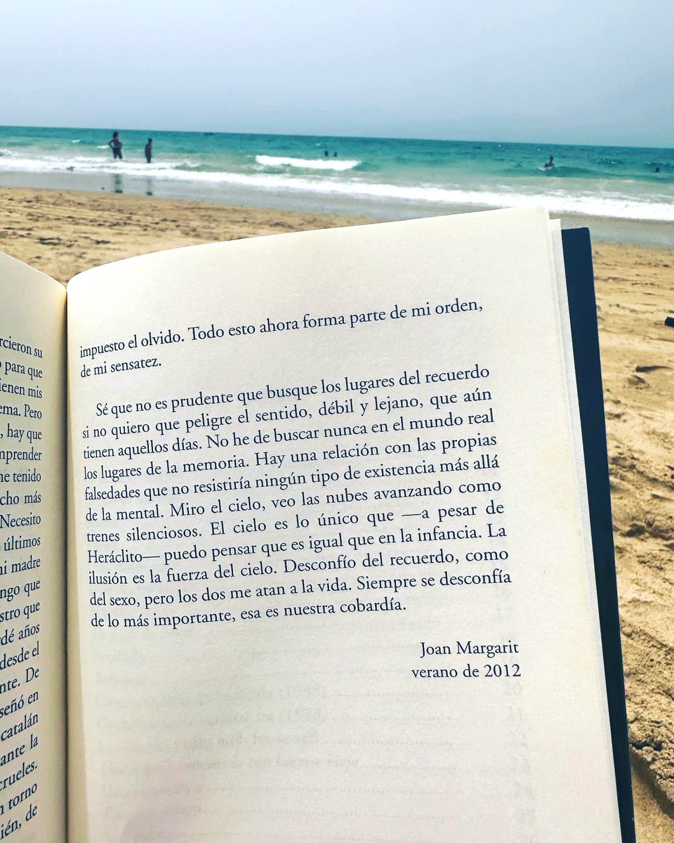 vanesalozanov's tweet photo. Siempre la poesía, siempre Margarit. #poesía #margarit https://t.co/HKM7woPAIB