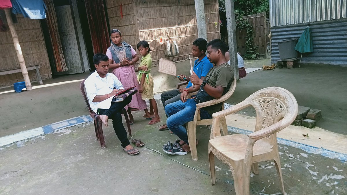 cdfDhubri's tweet photo. ১ম দিন :- আজি আমৰা ধুবুৰী জিলা চিলাৰায় উন্নয়ন মঞ্চ ই ধুবুৰী জিলাৰ আগমনীত খণ্ড উন্নয়ন ৰ অন্তৰ্গত গাঁৱত থাকা দৰিদ্ৰ সীমাৰেখাৰ যেগুলা মানসি অৰুণোদয় , ঘৰ , ৰেচন কাৰ্ড পায় নাই উমাৰ গুলাৰ বাৰীত যায়া এখান ফৰ্মোত পৰিয়ালেৰ সবিশেষ (২) https://t.co/j5LTNIQRu0