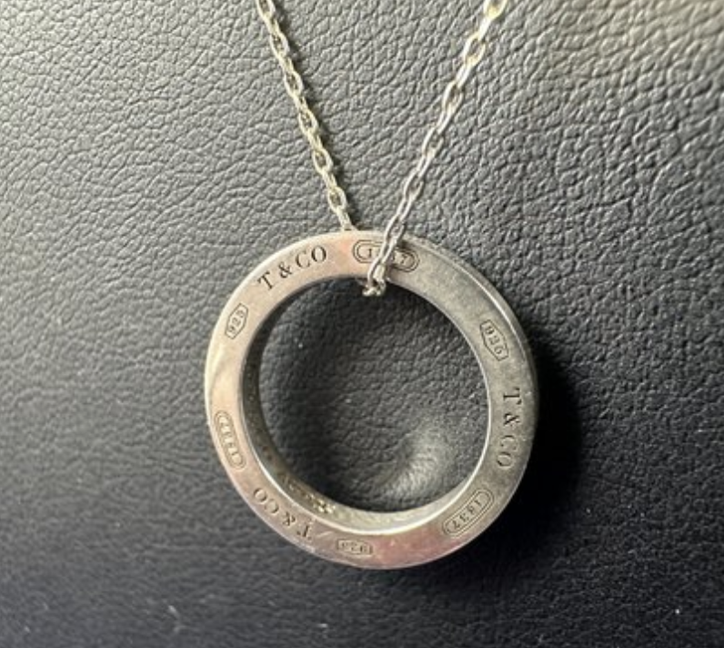 RidgefieldShop's tweet photo. Beautiful Gold &amp; Silver Jewelry!  Check out Wednesday's Auction.  It starts to close at 8:00 PM.  All proceeds go back to the community!  https://t.co/gcQE7gWw71 https://t.co/vAd3f80mAX