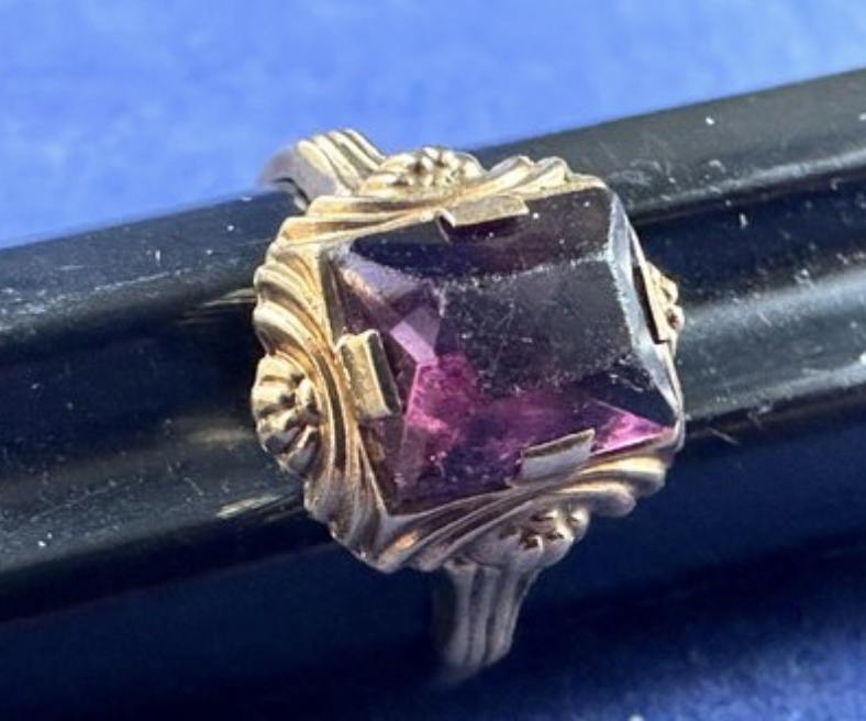 RidgefieldShop's tweet photo. Beautiful Gold &amp; Silver Jewelry!  Check out Wednesday's Auction.  It starts to close at 8:00 PM.  All proceeds go back to the community!  https://t.co/gcQE7gWw71 https://t.co/vAd3f80mAX