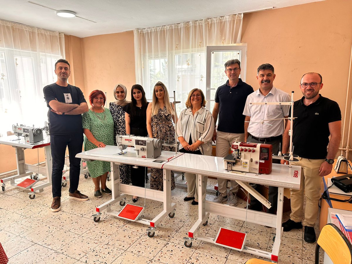 SOGEP programı kapsamında desteklenen ve YİKOB tarafından yürütülen “GÜÇLÜYÜZ ÇÜNKÜ KADINIZ” projesinde yer alan 12 kooperatiften birisi olan TALAS MAHARETLİ ELLER KOOPERATİFİNE  yeni makineleri teslim edildi.